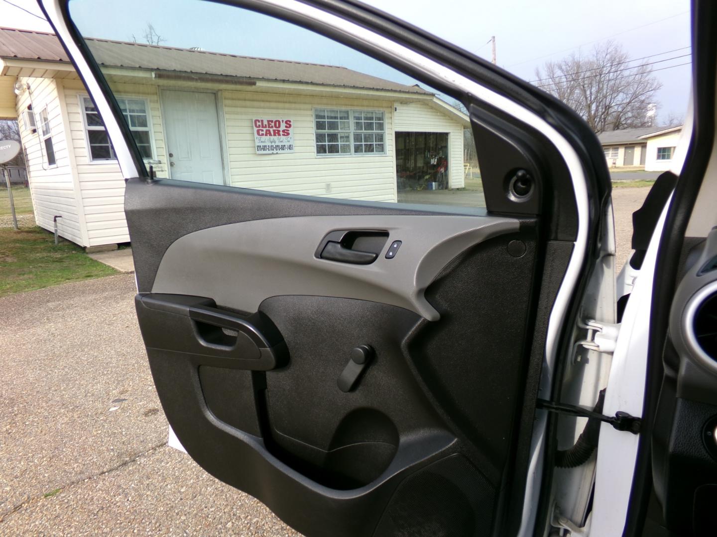 2020 White /gray Chevrolet Sonic LT (1G1JG6SB6L4) with an 1.4L Ecotec engine, automatic transmission, located at 401 First NE, Bearden, AR, 71720, (870) 687-3414, 33.726528, -92.611519 - Photo#6